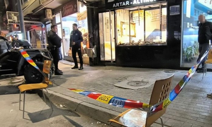 Arrestohen 3 punonjës të policisë, dyshohen edhe 2 kosovarë, në grabitjen e artarisë në Gostivar