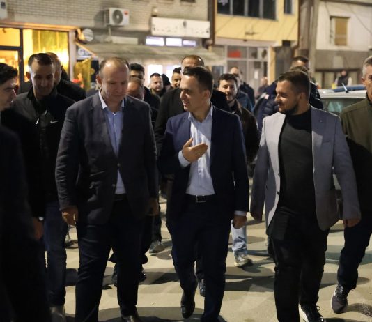 Kasami bashkë me Afrim Gashin në Çarshinë e Epërme: Tetova është e bashkuar për fitoren e 2 nëntorit