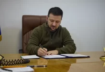 Zelensky nënshkruan ligjet që zgjasin gjendjen ushtarake dhe mobilizimin e përgjithshëm