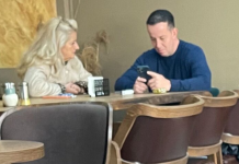 Shefi i PR-it i Bajram Rexhepit në takim me kandidaten e Levicës në Tetovë