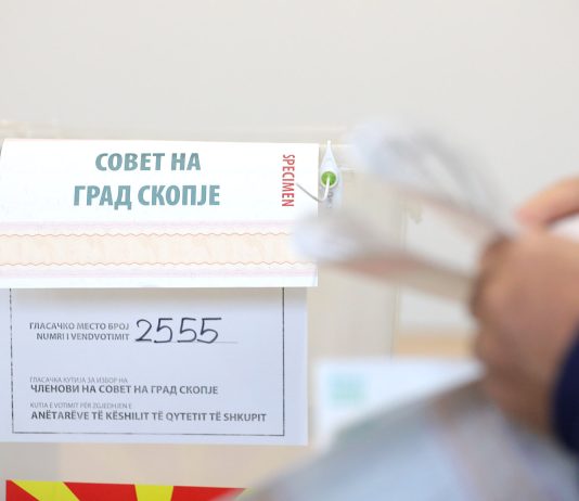 Fillon shpërndarja e fletëvotimeve, votimi të dielën do të zhvillohet në 32 komuna dhe qytetin e Shkupit