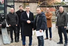 Dibra pajiset me një bager të ri për rritjen e efikasitetit të shërbimeve komunale