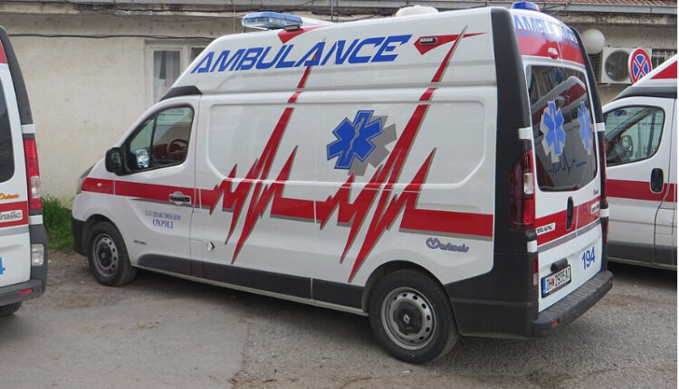 rast-i-rende-ne-shkup-automjeti-i-ambulances-ndaloi-per-te-shmangur-nje-aksident-pacienti-vdes-dy-mjeke-lendohen-rende