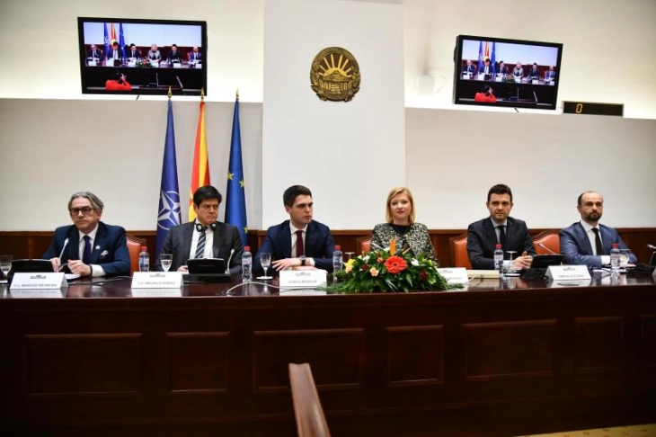 sot-shpaloset-ne-parlament-raporti-i-keshillit-evropian