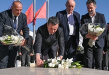 Kurti bën homazhe te varri i Zahir Pajazitit: Ai është frymëzim për ushtrinë e Kosovës