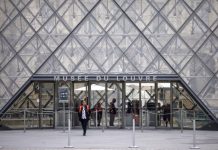 Tre nga katër grabitësit e Luvrit janë arrestuar