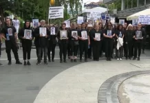 Më 19 nëntor fillon gjyqi për tragjedinë në Koçan, familjarët e viktimave do të marshojnë edhe sot rrugëve të qytetit