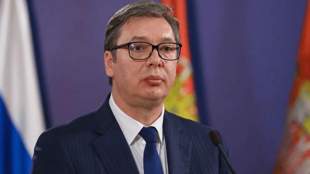 Vuçiq merr kontrollin e ushtrisë dhe policisë  njëjtë sikur kishte bërë dikur Millosheviqi