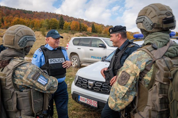 KFOR-i-dhe-Policia-e-Kosoves-Foto-nga-Arkiva