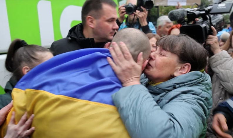 Ukraina kërkon shkëmbimin e qindra të burgosurve me Rusinë