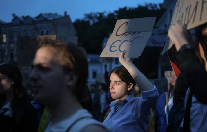 Hapat e radhës në hetimet e korrupsionit të nivelit të lartë në Ukrainë