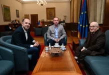 Afrim Gashi takon profesorin Xhevat Lloshi në Shkup