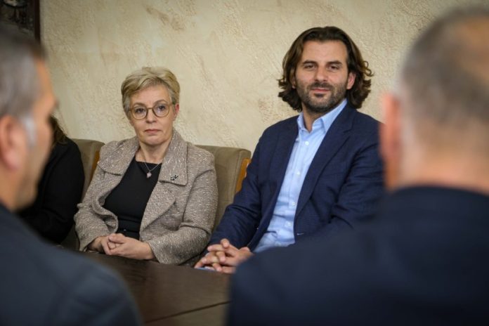 auto_557863156_1369925904498686_3072266888449938991_n1762900260