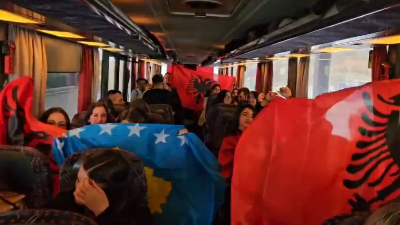 18-mije-shqiptare-te-kosoves-zgjodhen-te-festojne-ne-shqiperi-shtohet-fluksi-ne-piken-kufitare-te-morines