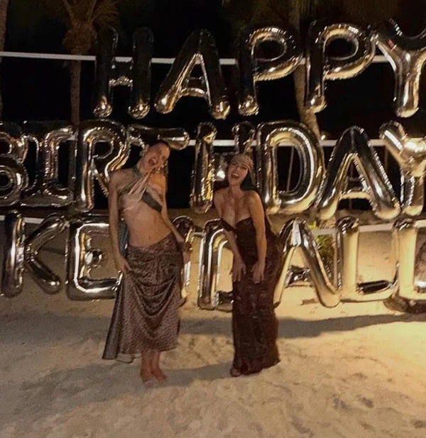 Kim Kardashian feston 30-vjetorin e Kendall Jenner-it me një ditë luksoze në ishull