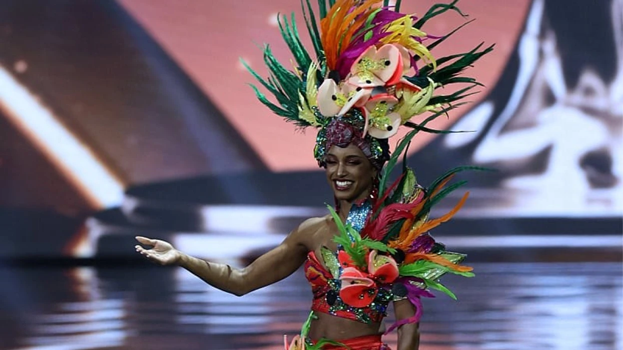 Miss Xhamajka që ra nga skena në konkursin e bukurisë Miss Universe është ende në spital  Po punohet për t u rikuperuar