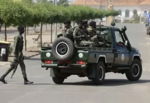 Grusht shteti ushtarak në vendin afrikan – mbyllen kufijtë, raportohet për të shtëna pranë pallatit presidencial