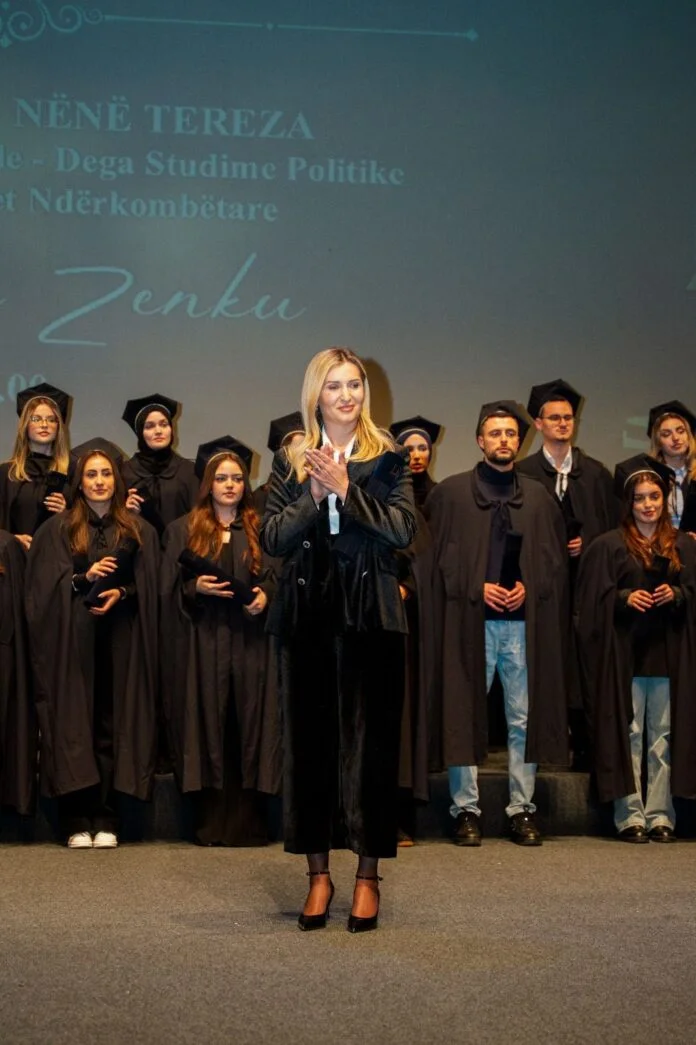 Zonja Zekolli  Nder të ndaj mirënjohje për studentët