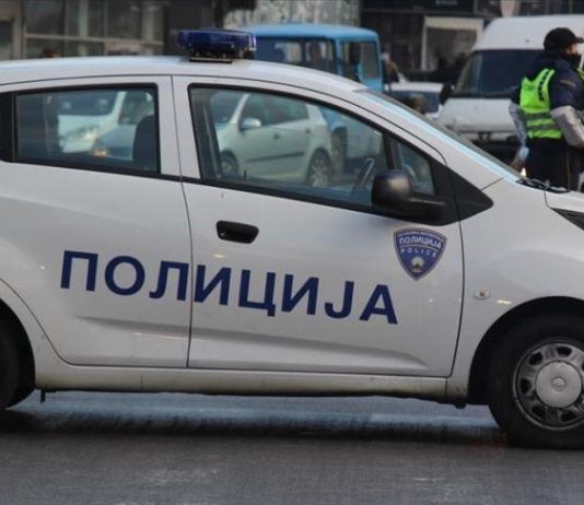 Kapet shoferi që e goditi policin dhe iku, pas shtyerjes me revole në ajër