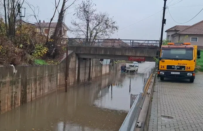 Reshjet e shiut  Komuna Tetovës merr masa për urën në lagjen Dardania