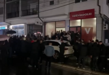 Vetëvendosje nis festën në Mitrovicë për fitorën e Faton Pecit