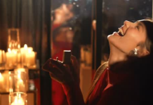 Modelja shqiptare i propozon të dashurit