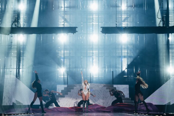 2505010_Sarah-Louise-Bennett_EBU_24813-1920x1280-1