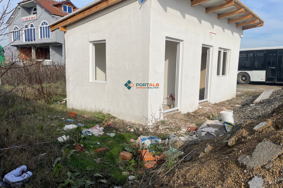 Zhveshtorja e NPK  Pisha  assesi të vishet  punëtorët ankohen për kushtet e këqija dhe premtimet e parealizuara për rritje të rrogave  Video 