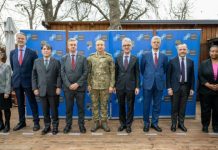 Komandanti i KFOR’it mbledh përfaqësuesit diplomatikë të QUINT, BE-së e Turqisë në Kosovë, iu flet situatën e sigurisë