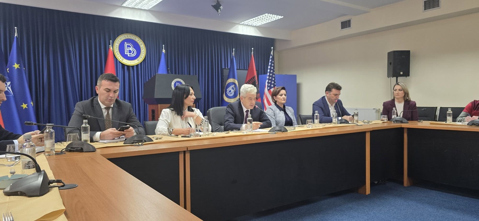 Ahmeti për të pakënaqurit nga Kongresi  Ata që ikin pse s kanë funksione  lirisht le të ikin