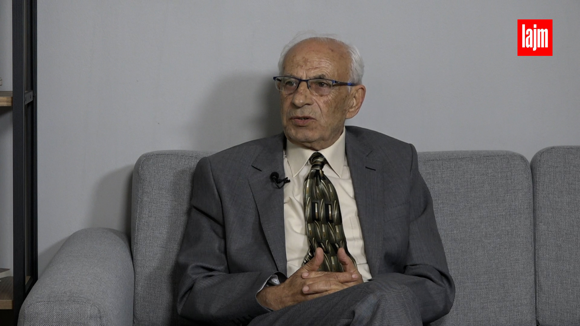 Mustafa  Që nga vitet  80  ka nisur fshirja e toponimeve shqipe nga tekstet shkollore