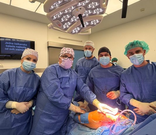 Për herë të parë në Maqedoni: Kryhet operacion me sistem navigimi për vendosjen e protezës totale të ijeve (FOTO)