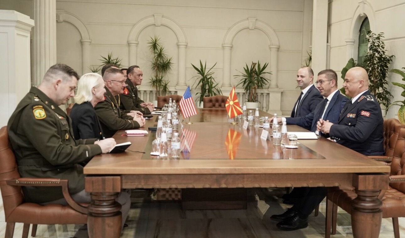 Gjeneral major Gregory Knight në Maqedoni  takoi kryeministrit Mickoski