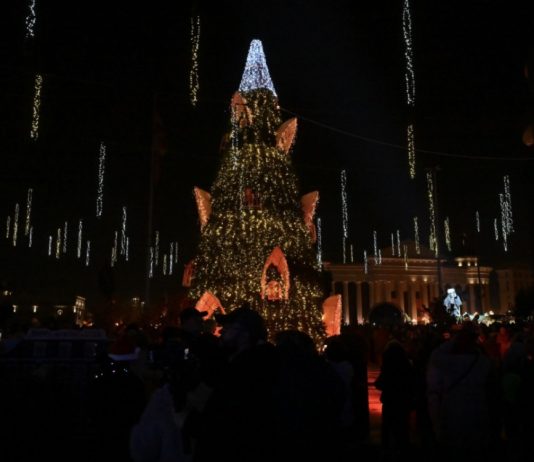 Shkupi nis festën – ndizen dritat e Vitit të Ri