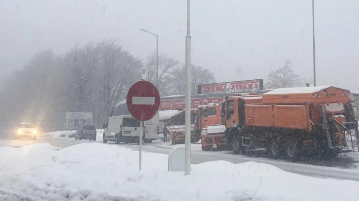 Reshje bore në disa vende, autoritetet apelojnë për vozitje të kujdesshme në Strazhë dhe Pletvar