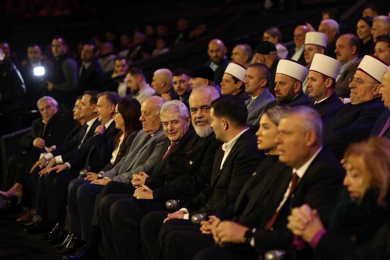 Ahmeti në Tiranë së bashku me kryeministrin Rama në shënimin e 10 vjetorit të  Fundjavë Ndryshe 