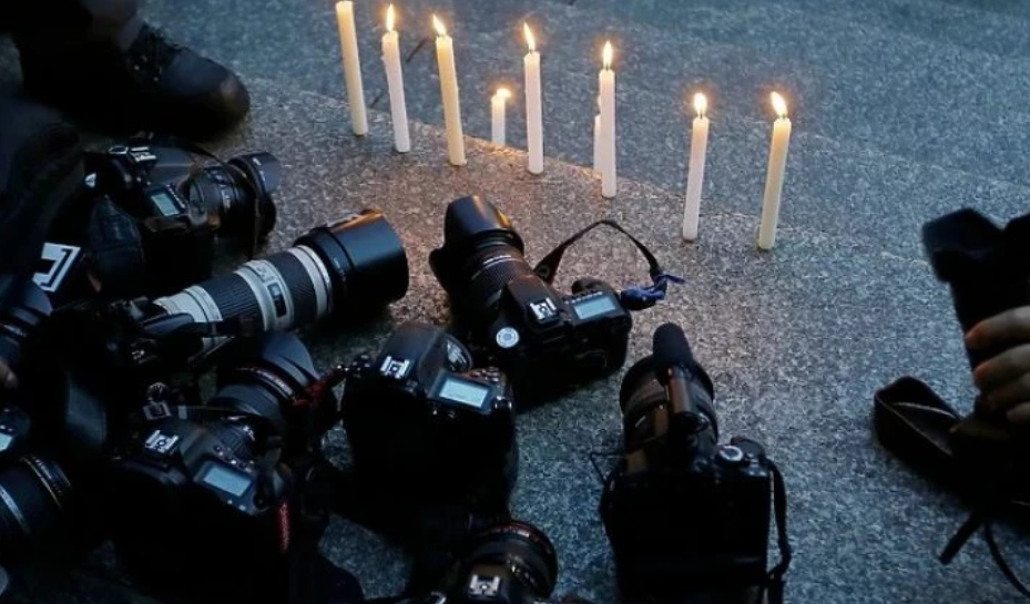 67-gazetare-kane-humbur-jeten-kete-vit-reportere-pa-kufij-me-alarm-per-lirine-e-mediave