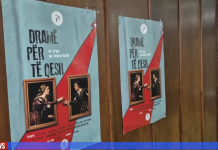 “Dramë për të qesh” në Teatrin e Tetovës! Komedi premierë që ironizon pushtetin dhe artin