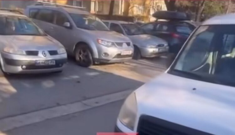 32 veturave i shpohen gomat në Shkup (Video)