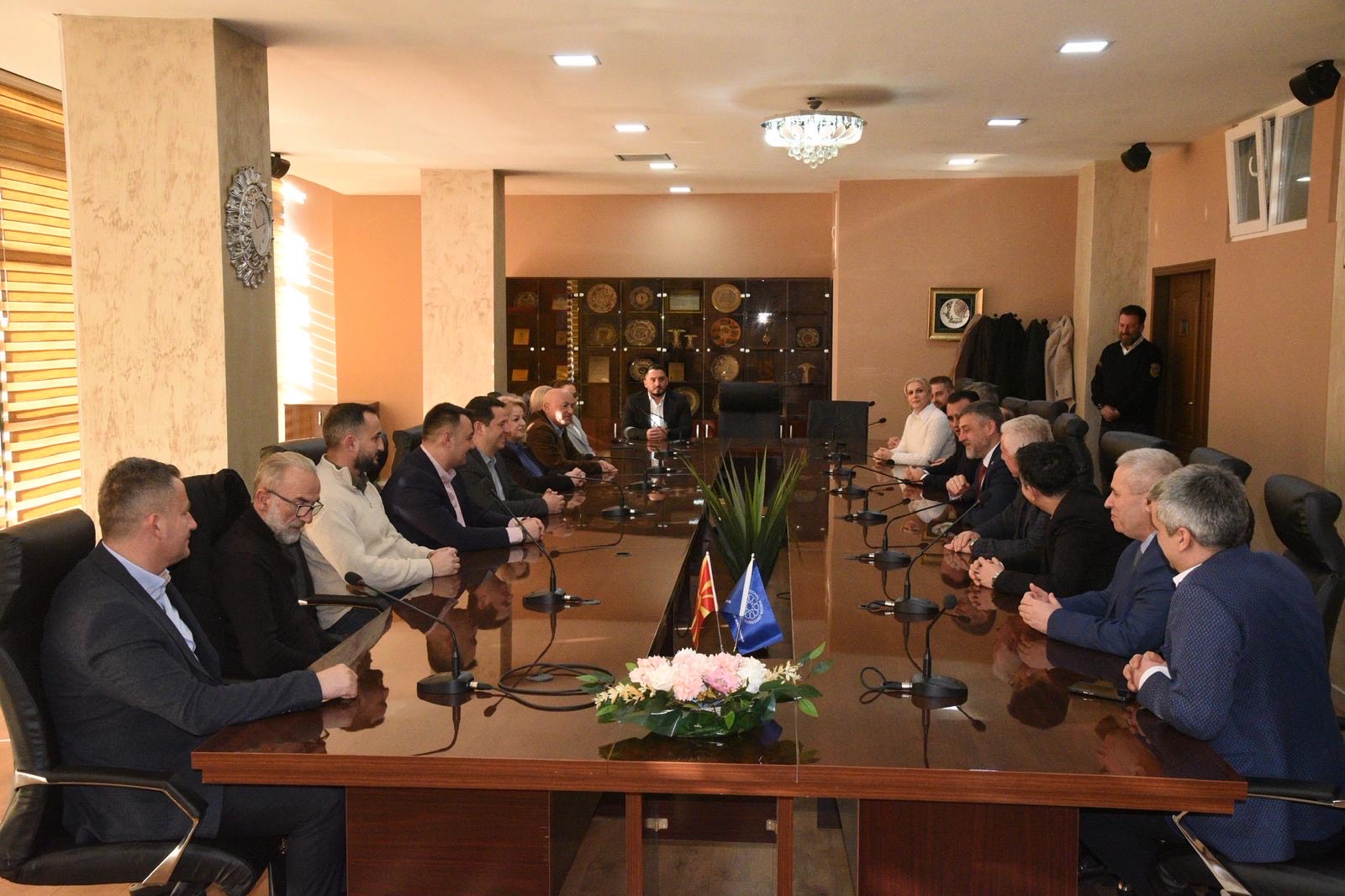 Valbon Limani viziton Universitetin Ndërkombëtar  Vision  për të përkrahur arsimin dhe dijen në Gostivar