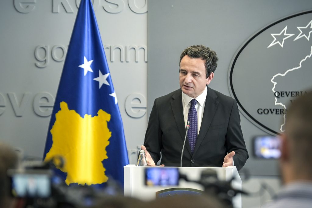 Kurti  Nga muaji i ardhshëm paga minimale bëhet 425 euro bruto nga 350 euro sa është tash