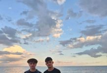 Dy vëllezërit, që po shkëlqejnë në sportin e notit dhe në aktivitete të ndryshme