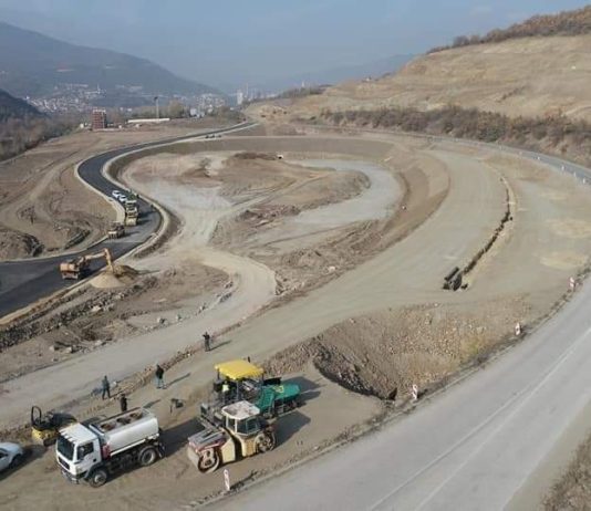 Autostrada Shkup-Bllacë sërish në pritje! Punimet vonohen për shkak të procedurave burokratike