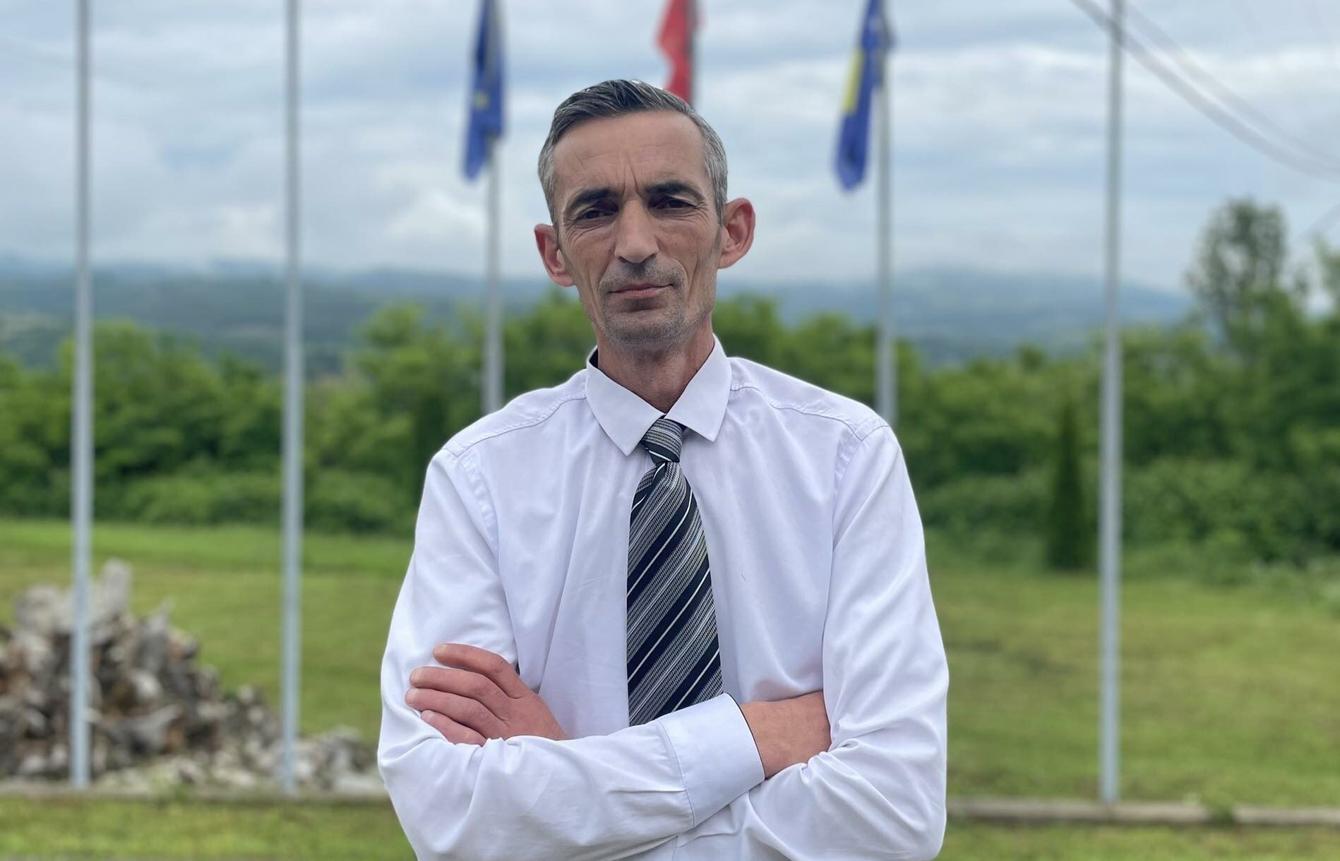 Ish kryetari Peci  Para zyrës së kryetarit të Zveçanit i kanë rikthyer simbolet me katër S