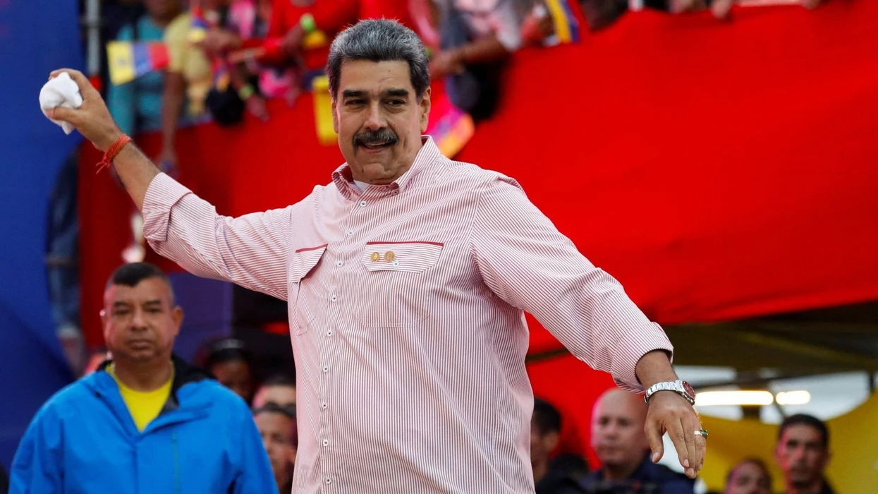 Maduro thotë se Venezuela është gati të mbrohet  ndërsa SHBA të po shqyrtojnë një sulm të mundshëm tokësor