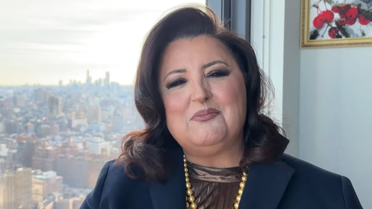 “Guri i rëndë në vend të vet, unë akoma jam kavajase”, Parashqevia në Sofrën e Kavajës kur u nderua qytetare nderi