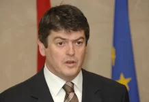 Hetimi për “21 Janarin”, paraqitet në SPAK ish-presidenti Bamir Topi