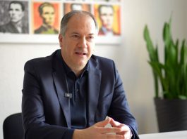 Zhernovski: Alibinë e Micevskit për zgjedhje po e përgatisin shërbimet ruse dhe serbe
