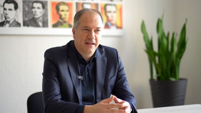 zb-intervju-so-zhernovski-master.00_11_33_12.still005