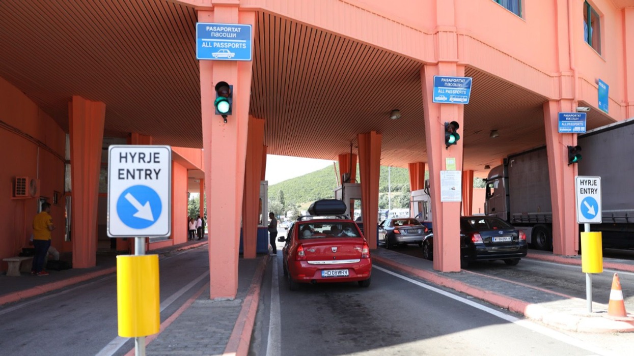 Digjet automjeti në vendkalimin kuftiar në  Qafëthanë 